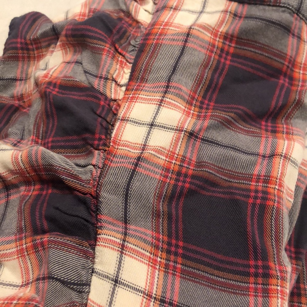🍓Ruffled plaid top🍓 - Picture 14 of 14